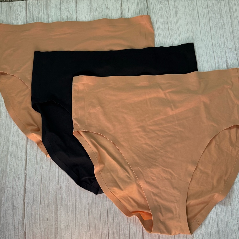 Seamless High Waist Briefs
Saalt